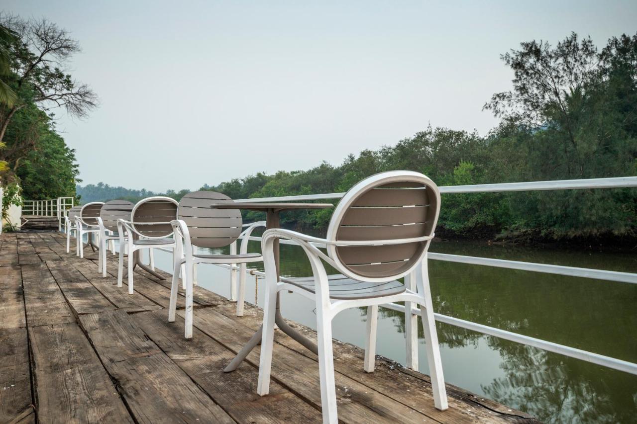 Stone Wood Riverfront Resort Siolim Exterior foto